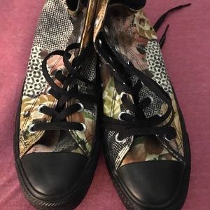 Brand New Women’s hightop Converse